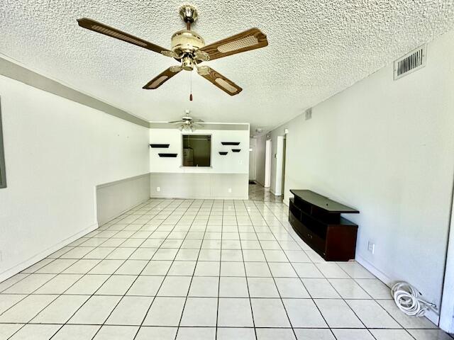 9275 Flynn Circle, Unit 6 Boca Raton, FL 33496 - Photo 4 of 28 Living / Dining Area