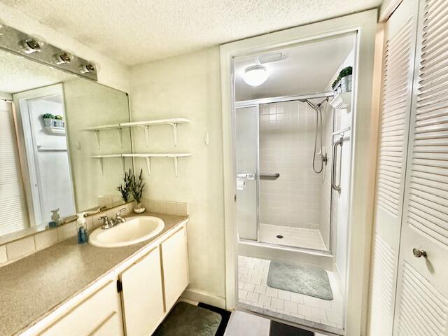 9275 Flynn Circle, Unit 6 Boca Raton, FL 33496 - Photo 6 of 28 Master Bathroom