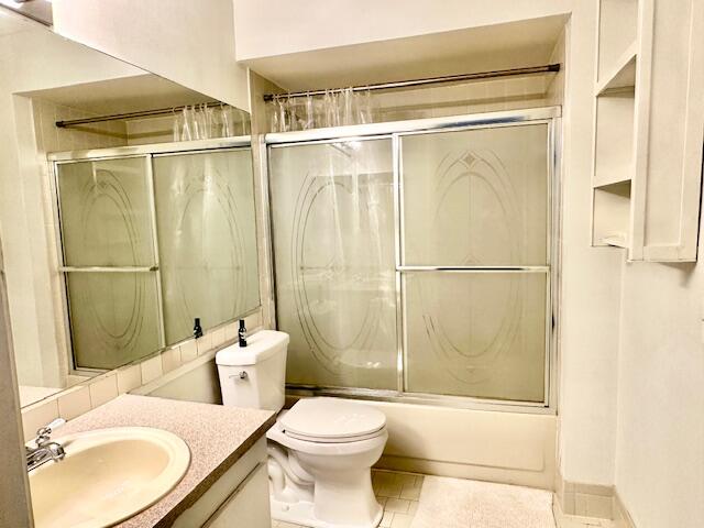 9275 Flynn Circle, Unit 6 Boca Raton, FL 33496 - Photo 8 of 28 Main Bathroom