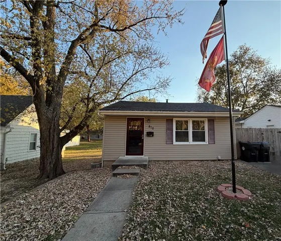 $205,000 | 810 Pine Street, Pleasant Hill, MO 64080
