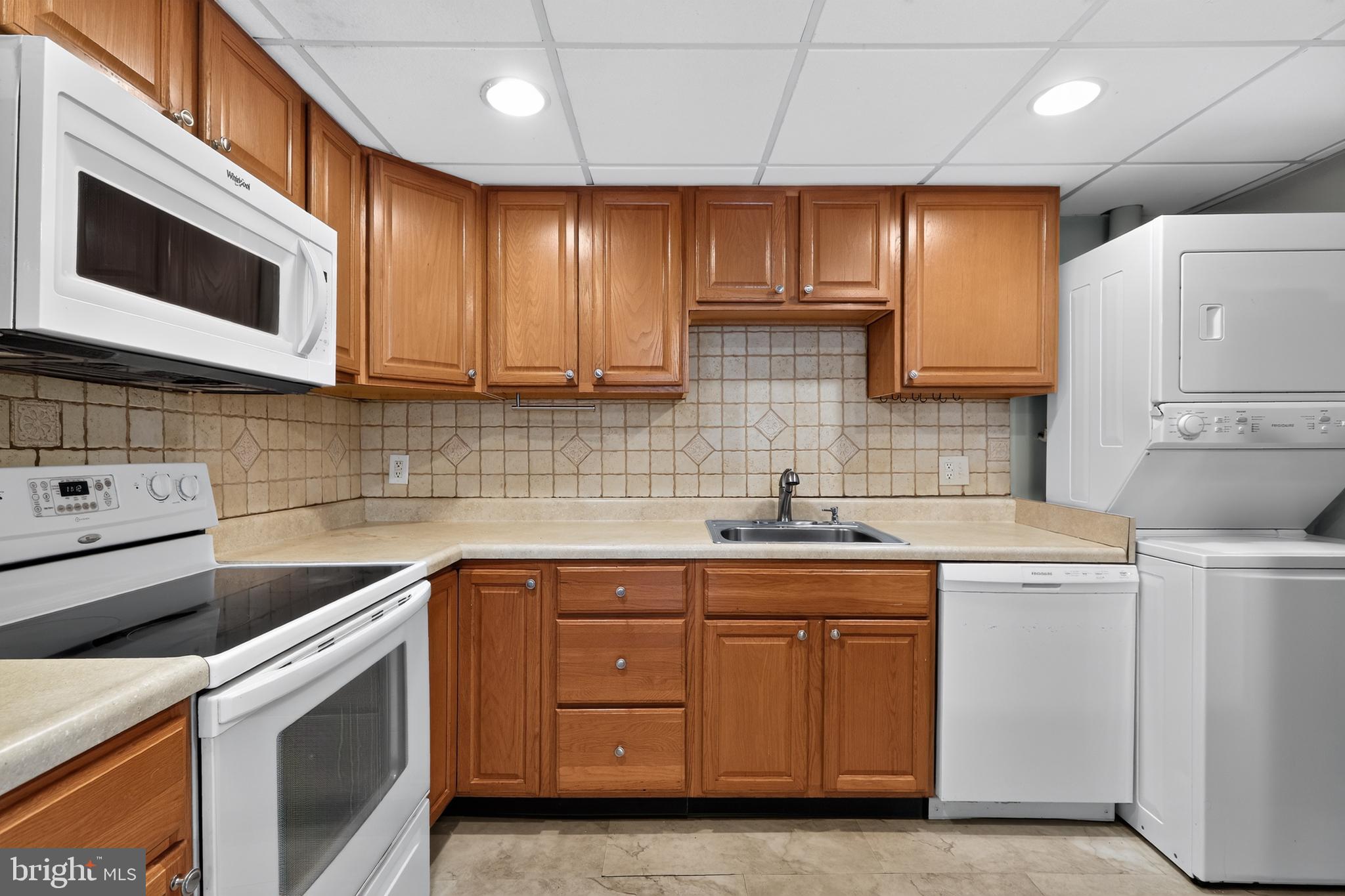 1518 Manley Road, Unit B33 West Chester, PA 19382 - Photo 15 of 34 Kitchen