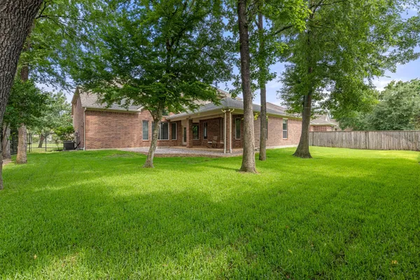 $875,000 | 95 West Hullwood Circle, The Woodlands, TX 77389