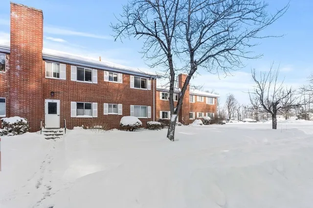 $349,000 | 25 Bayberry Drive, Unit 1, Sharon, MA 02067