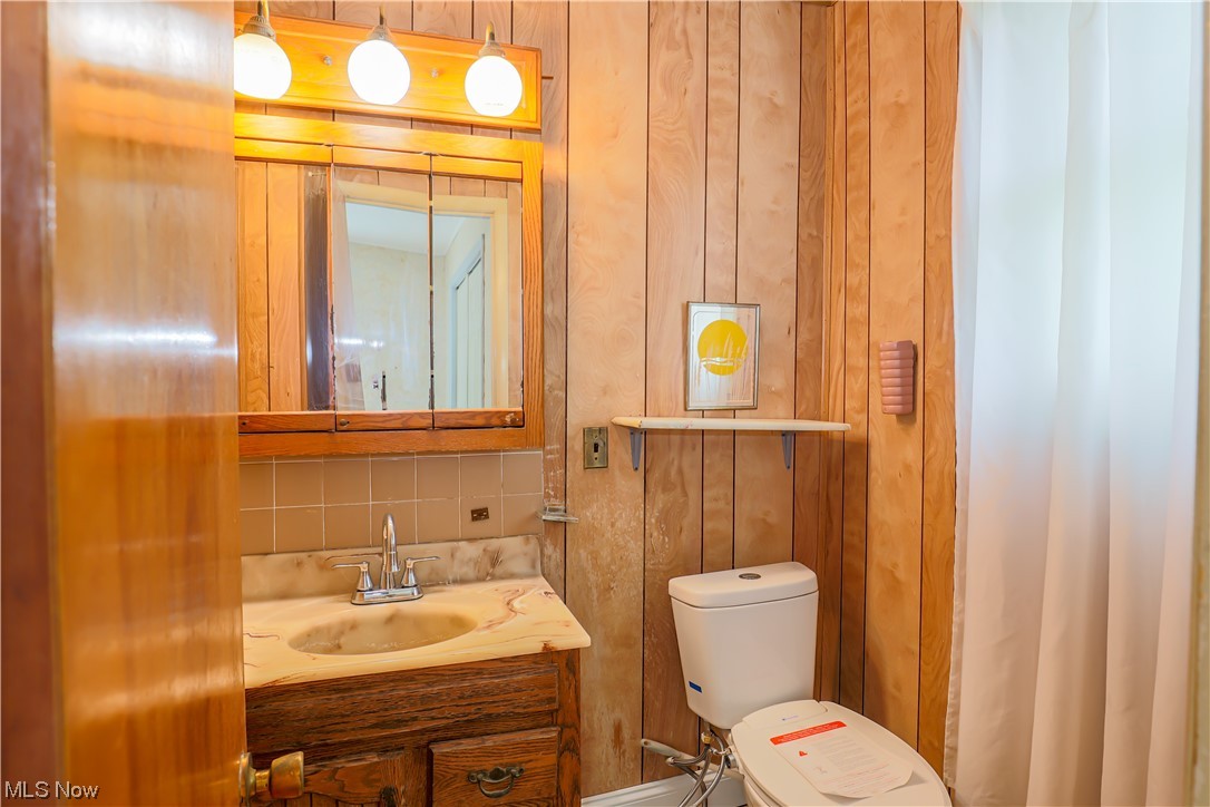 3018 Albion Road Cleveland, OH 44120 - Photo 15 of 30 Master Bath