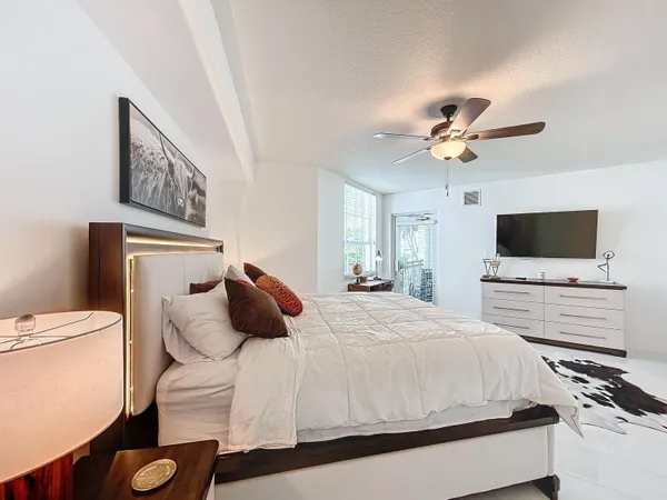 $4,000 | 600 South Dixie Highway, Unit 630, West Palm Beach, FL 33401