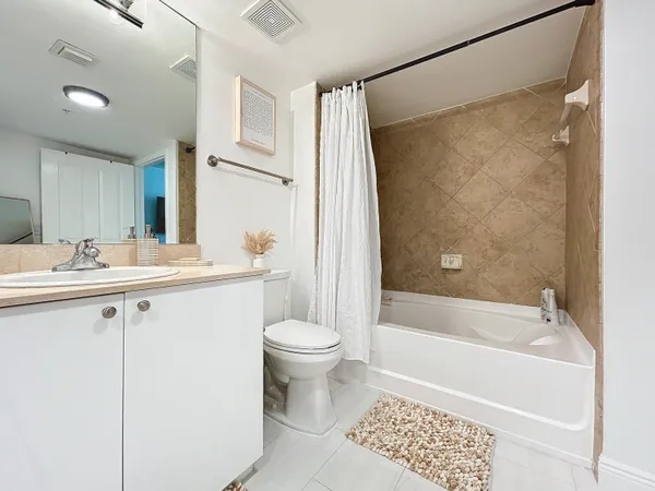 $4,000 | 600 South Dixie Highway, Unit 630, West Palm Beach, FL 33401