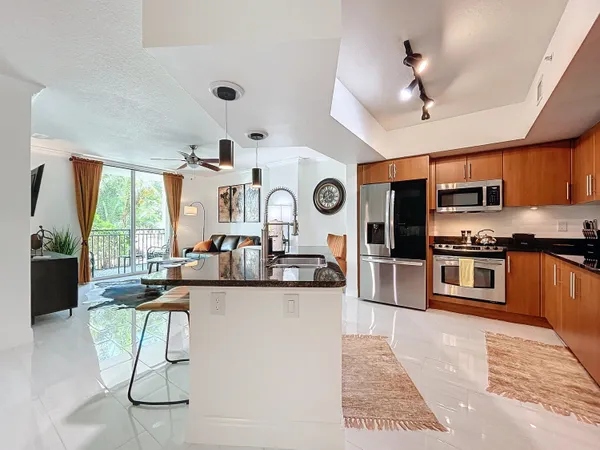 $4,000 | 600 South Dixie Highway, Unit 630, West Palm Beach, FL 33401