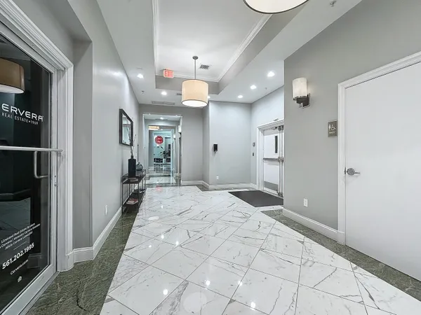 $4,000 | 600 South Dixie Highway, Unit 630, West Palm Beach, FL 33401