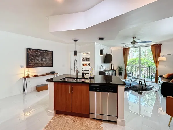 $4,000 | 600 South Dixie Highway, Unit 630, West Palm Beach, FL 33401