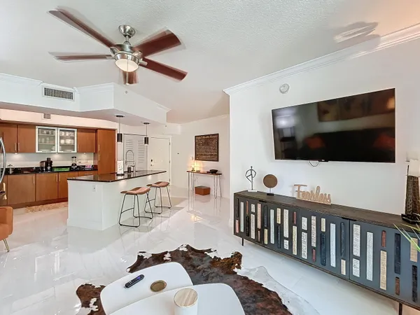 $4,000 | 600 South Dixie Highway, Unit 630, West Palm Beach, FL 33401