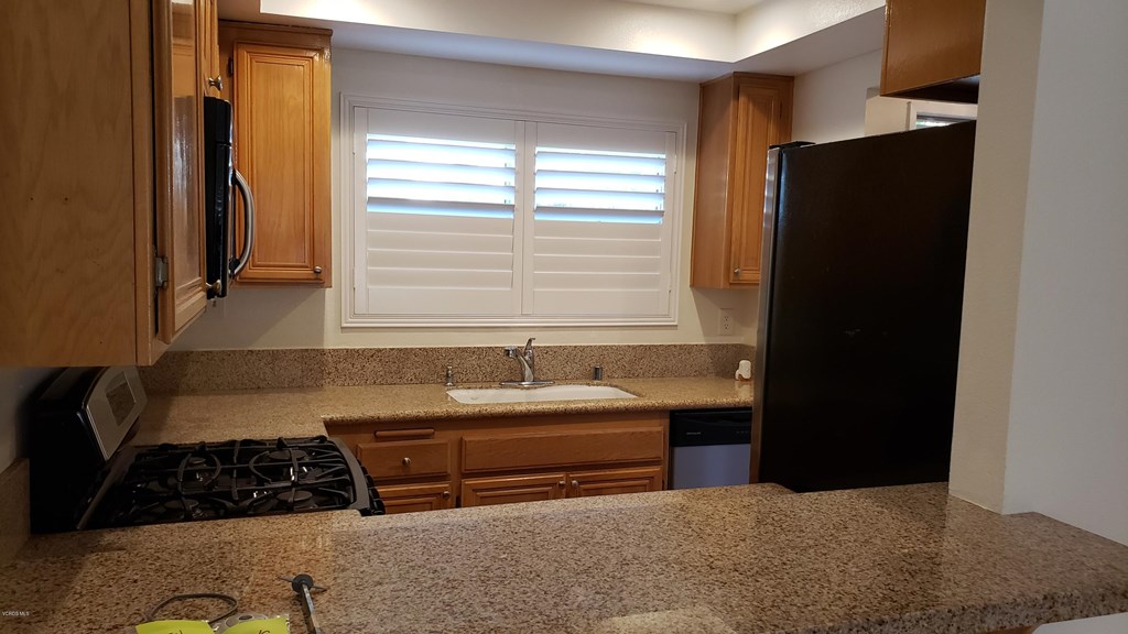 2731 Erringer Road, Unit 71 Simi Valley, CA 93065 - Photo 20 of 45 a bedroom with a bed and a window