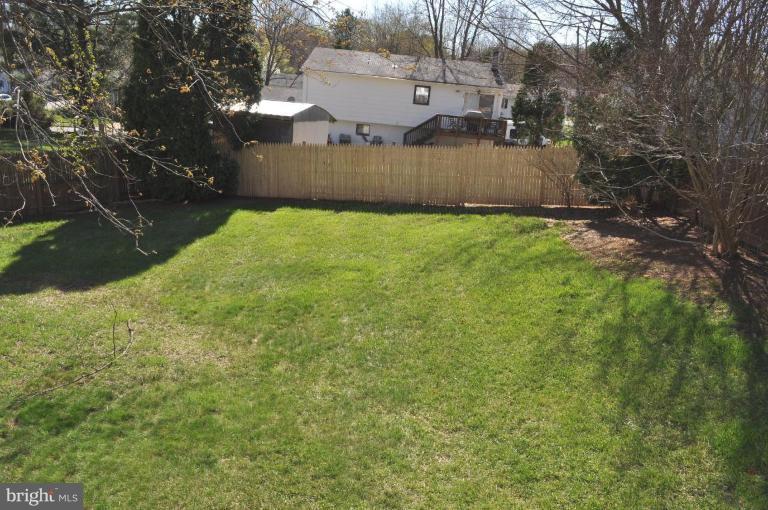 13248 Kurtz Road Woodbridge, VA 22193 - Photo 2 of 21 Back yard