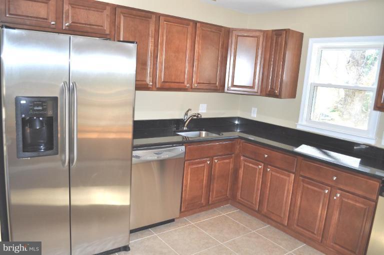 13248 Kurtz Road Woodbridge, VA 22193 - Photo 14 of 21 Kitchen #2