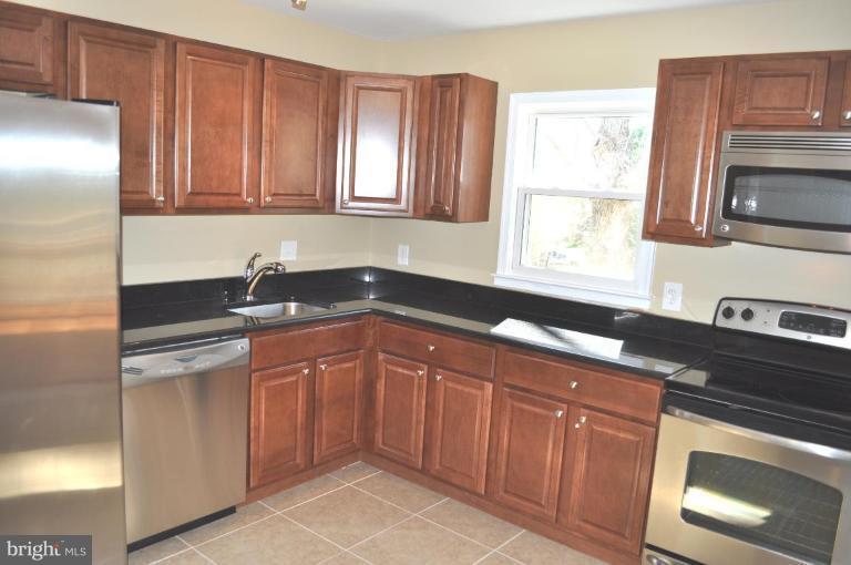 13248 Kurtz Road Woodbridge, VA 22193 - Photo 15 of 21 Kitchen #3