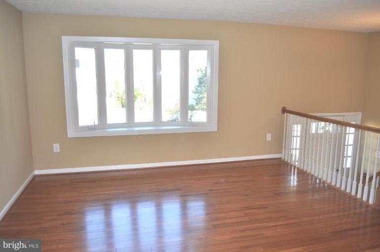 13248 Kurtz Road Woodbridge, VA 22193 - Photo 16 of 21 Living Room