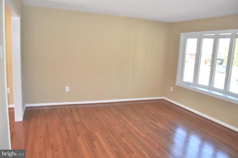 13248 Kurtz Road Woodbridge, VA 22193 - Photo 17 of 21 Living Room #2