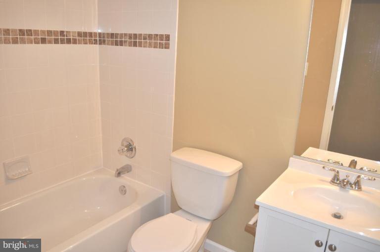 13248 Kurtz Road Woodbridge, VA 22193 - Photo 3 of 21 Bath #2