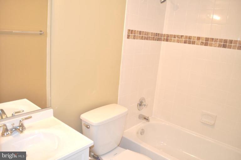 13248 Kurtz Road Woodbridge, VA 22193 - Photo 4 of 21 Bath #3