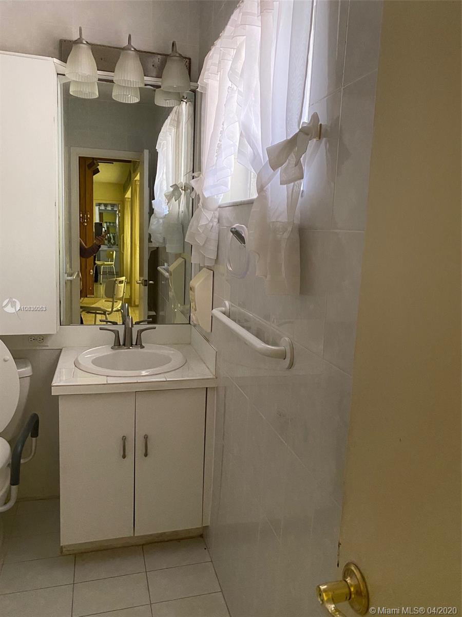 9555 Southwest 29th Street Miami, FL 33165 - Photo 15 of 27 Gallery Image 15