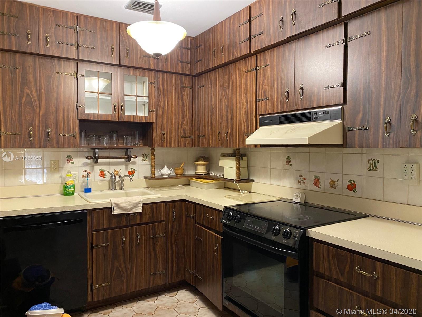 9555 Southwest 29th Street Miami, FL 33165 - Photo 5 of 27 Gallery Image 5