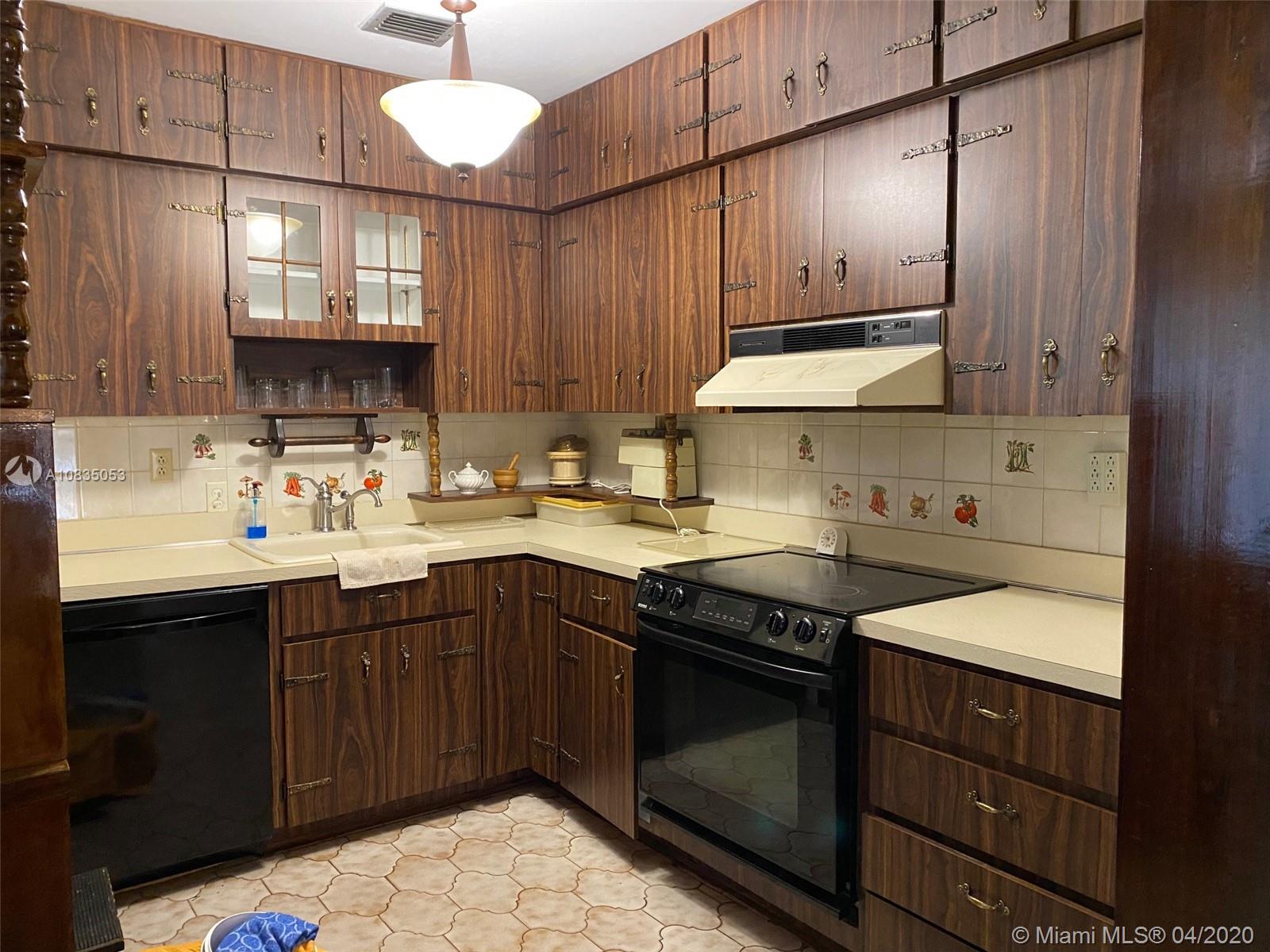 9555 Southwest 29th Street Miami, FL 33165 - Photo 6 of 27 Gallery Image 6