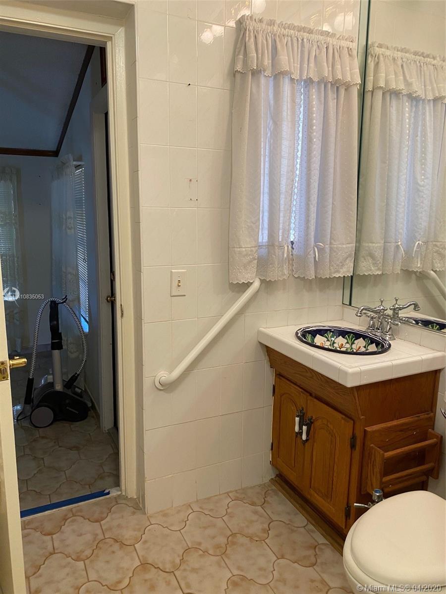 9555 Southwest 29th Street Miami, FL 33165 - Photo 10 of 27 Gallery Image 10