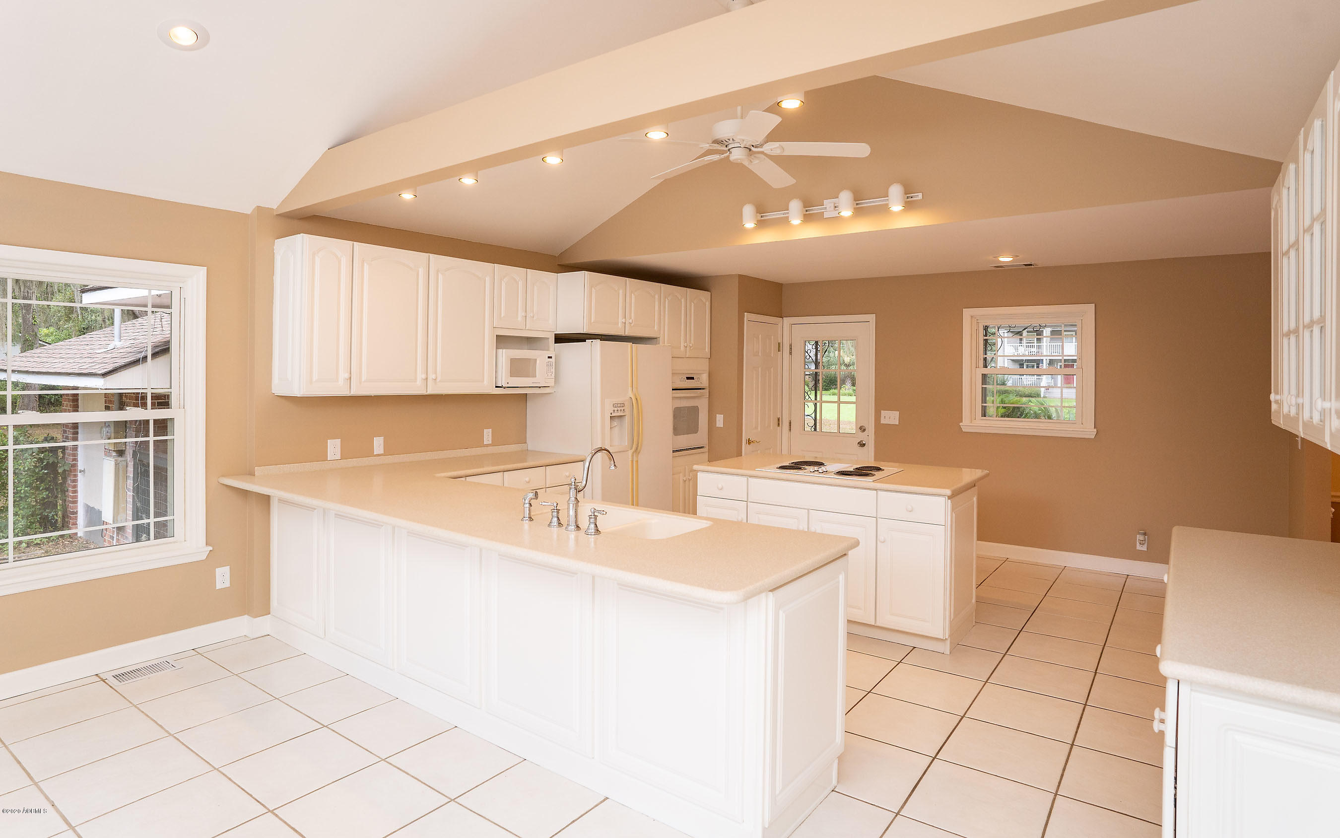 117 Fort Lyttleton Road Beaufort, SC 29902 - Photo 7 of 28 DSC02602-SMALL