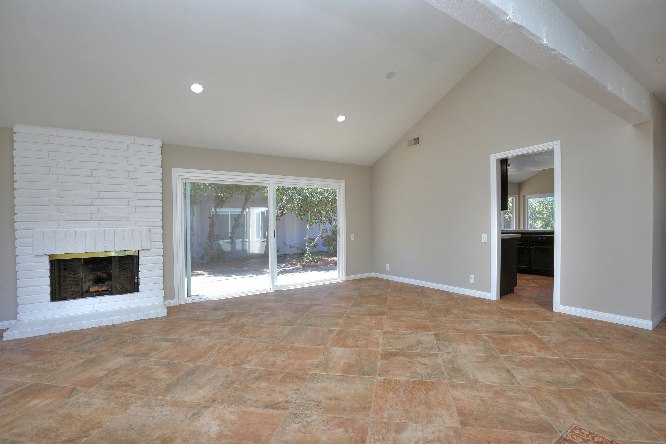 421 Reed Court Goleta, CA 93117 - Photo 3 of 21 Living Room