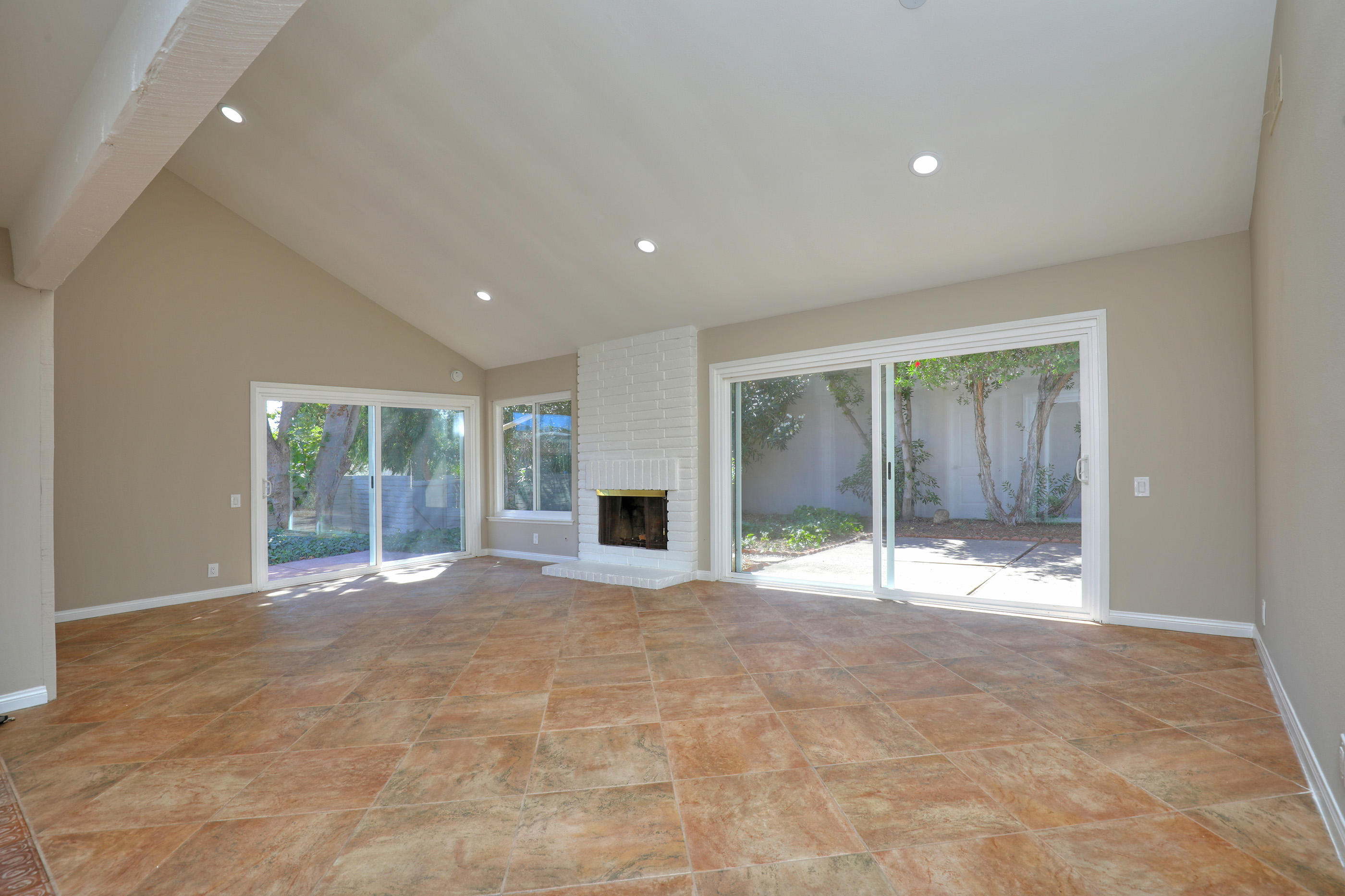 421 Reed Court Goleta, CA 93117 - Photo 4 of 21 Light & Bright