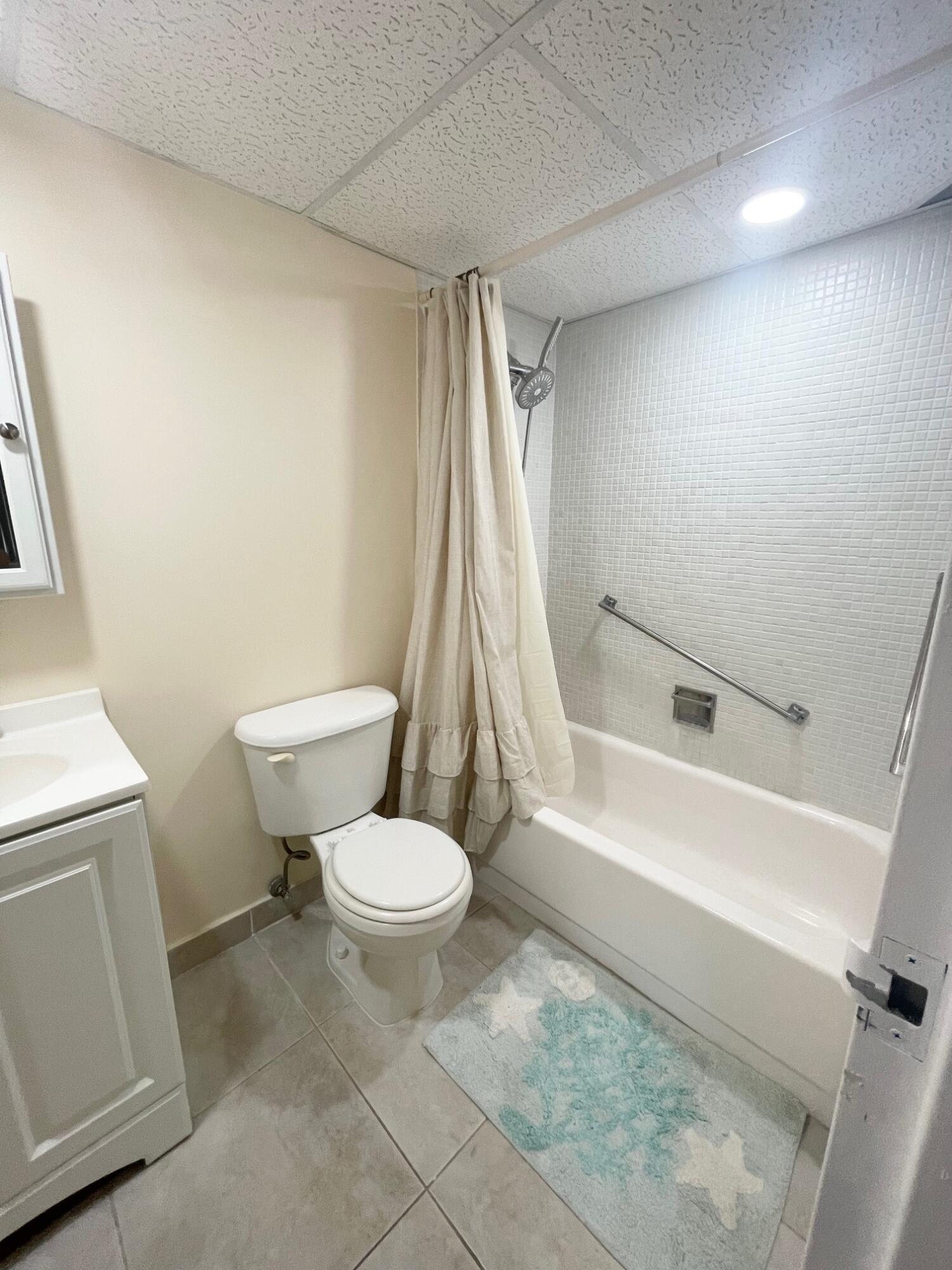 314 Saxony G Delray Beach Delray Beach, FL 33446 - Photo 16 of 19 IMG_7957