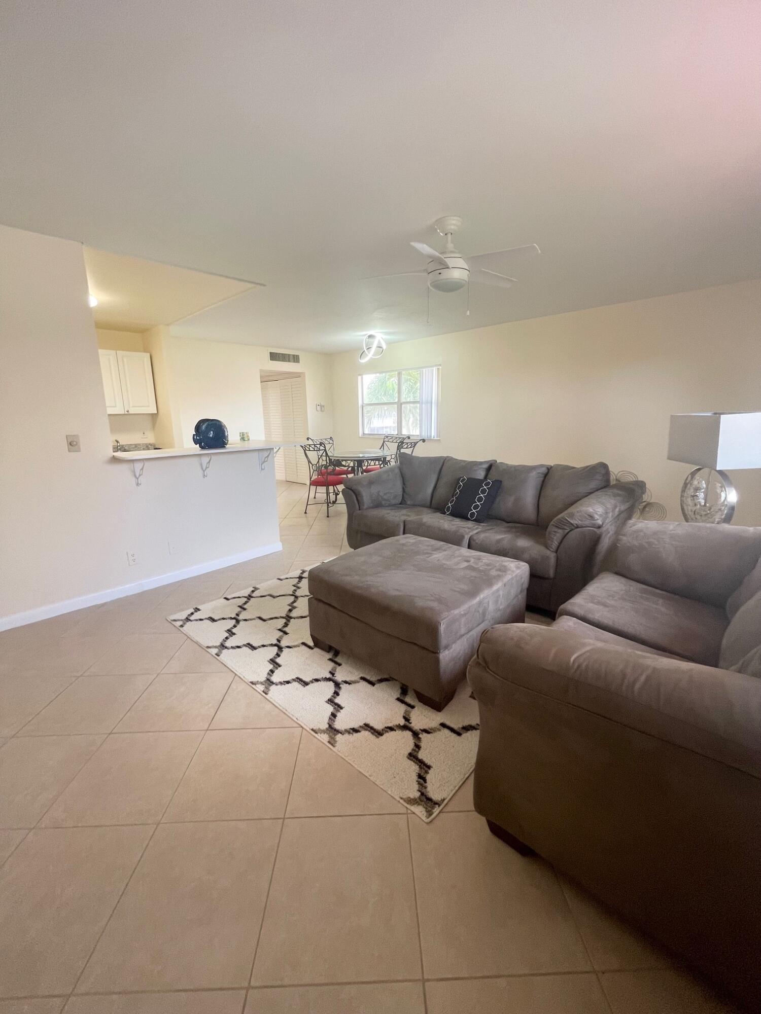 314 Saxony G Delray Beach Delray Beach, FL 33446 - Photo 4 of 19 IMG_7962