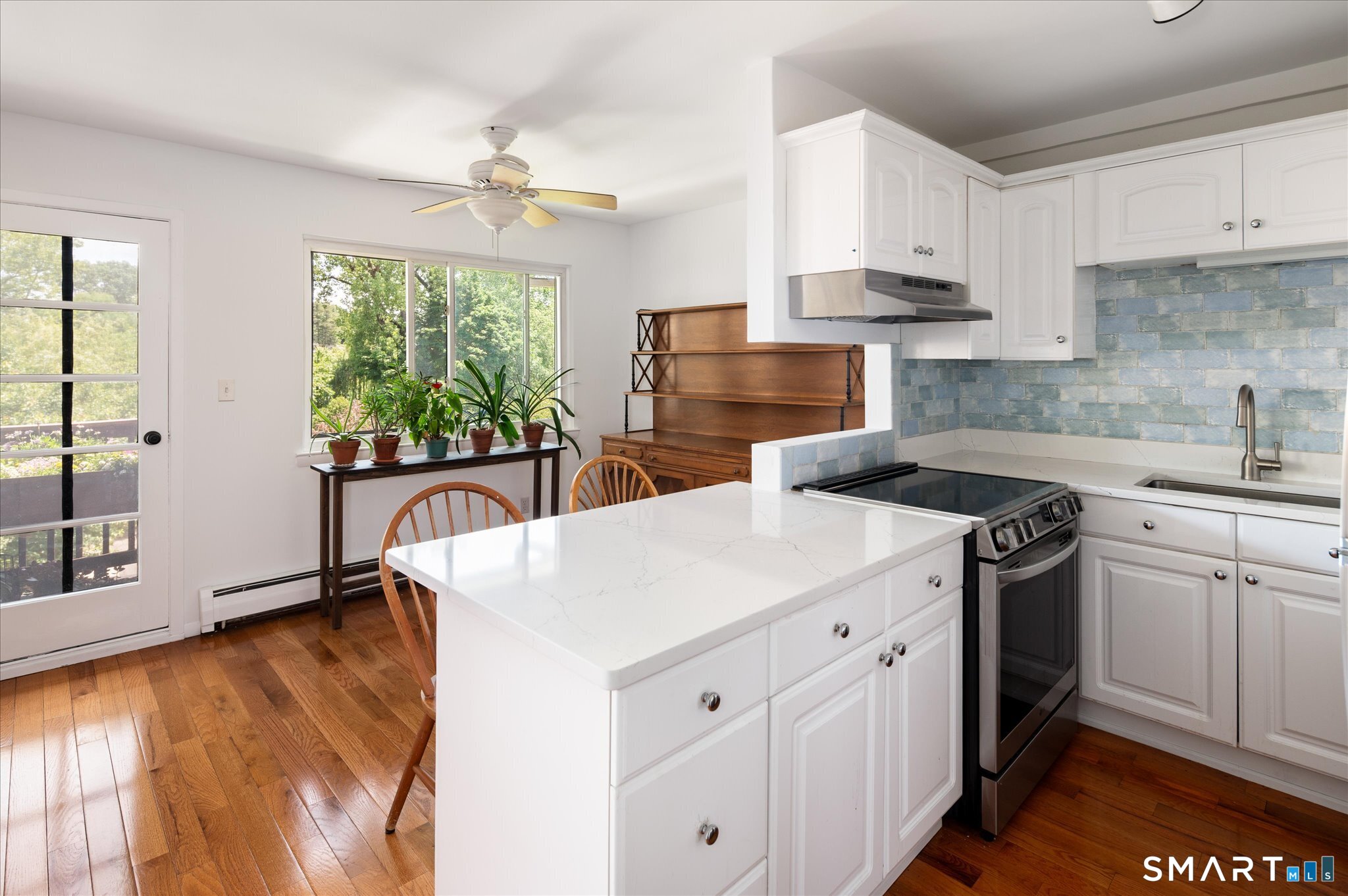 154 Cold Spring Road, Unit 23 Stamford, CT 06905 - Photo 4 of 34 Open to the dining room and flooded with natural light