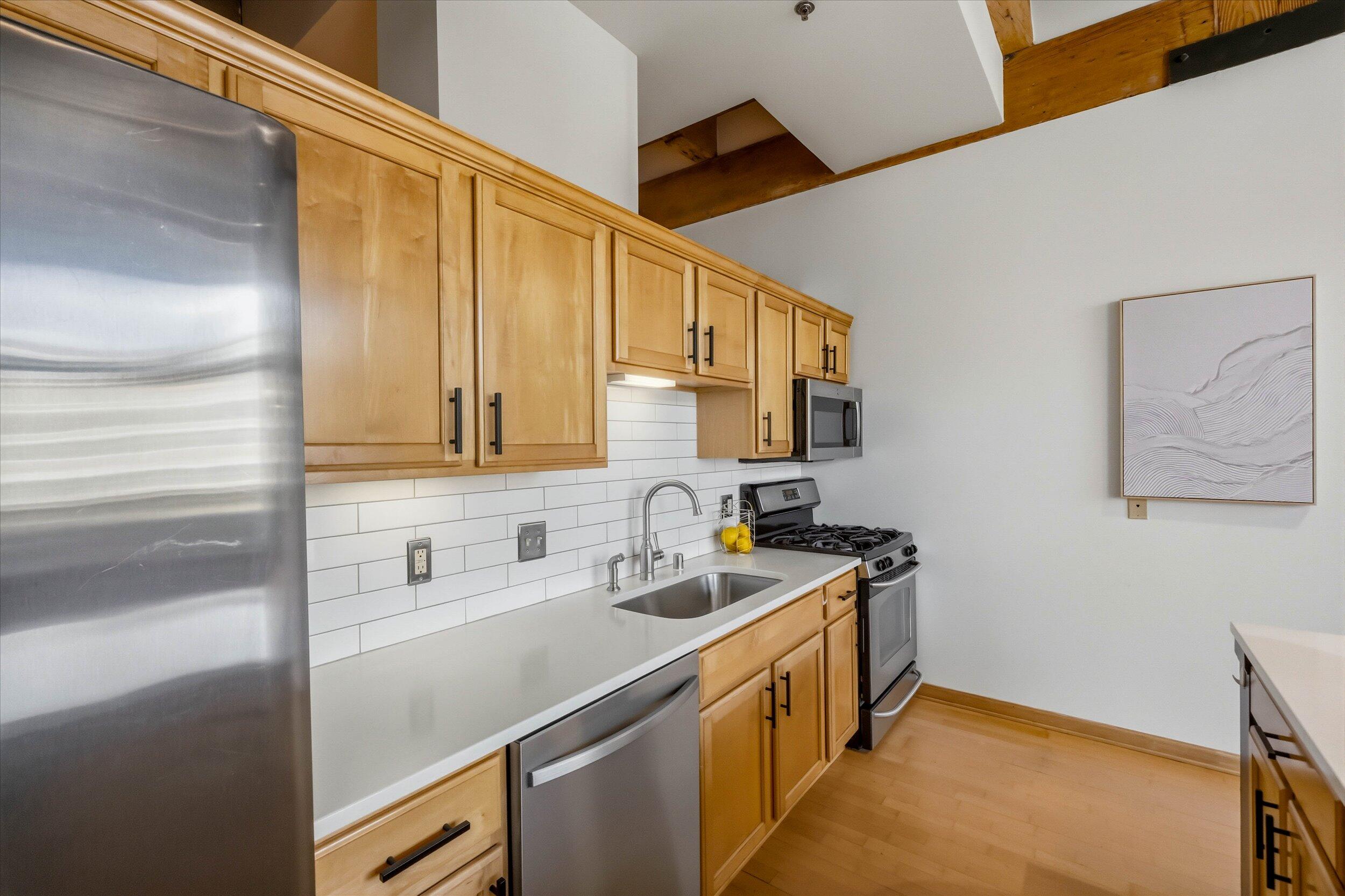 200 South Water Street, Unit 104 Milwaukee, WI 53204 - Photo 7 of 23 Quartz Counters