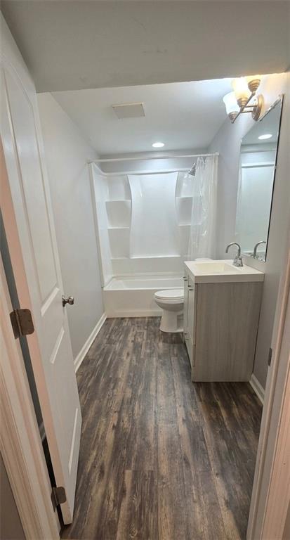 4691 Sardis Road New Kensington, PA 15068 - Photo 11 of 13 a bathroom with a bathtub and toilet
