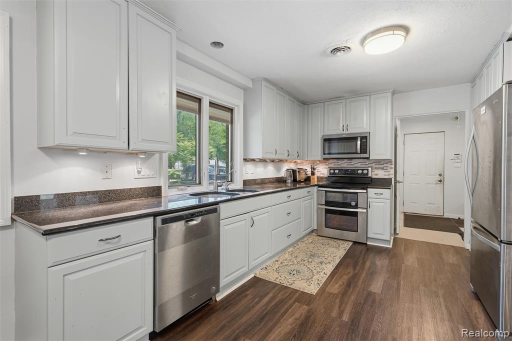 30715 North Greenbriar Road Franklin, MI 48025 - Photo 25 of 43