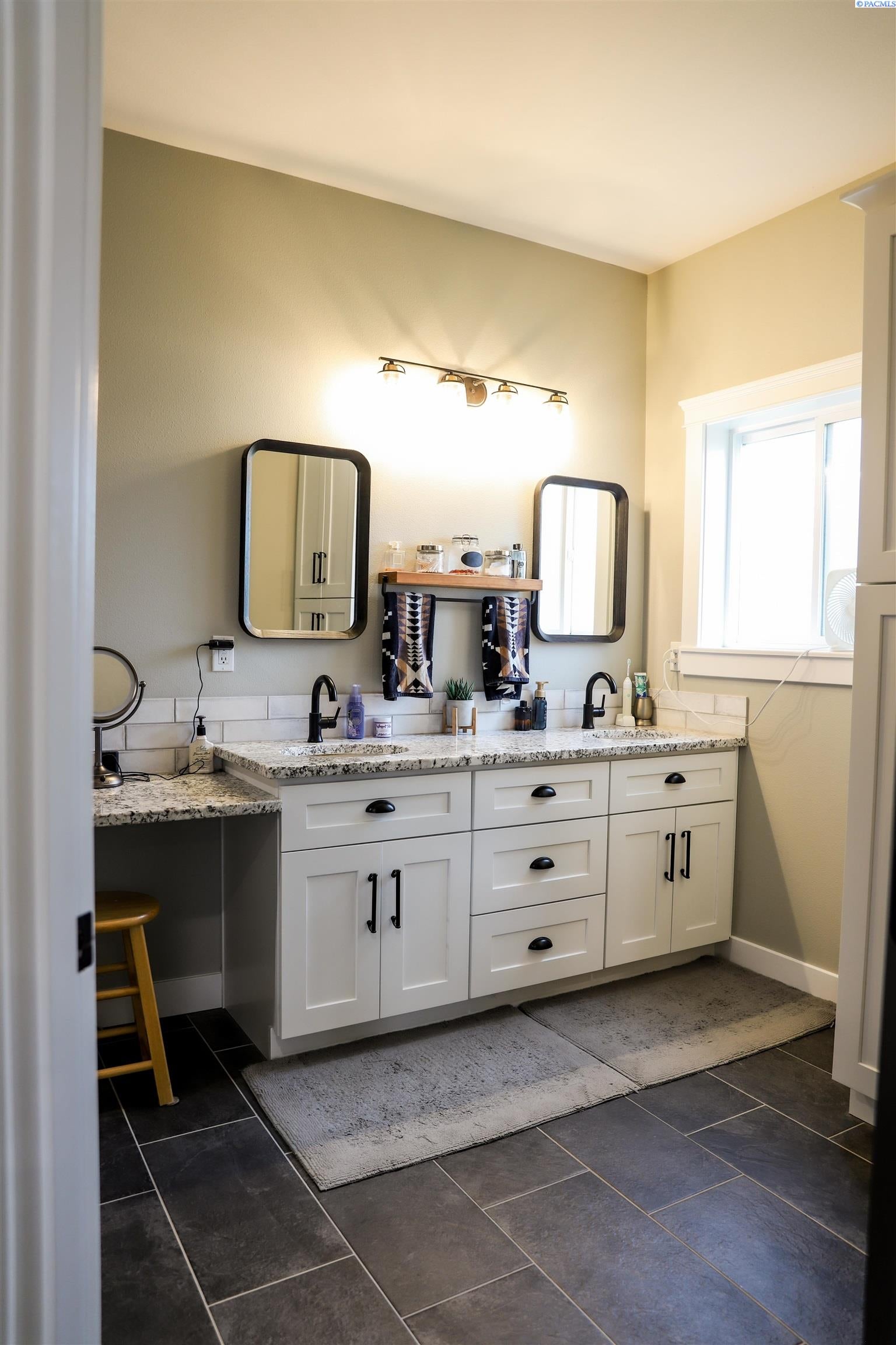 214611 East Perkins Road Kennewick, WA 99337 - Photo 26 of 45 Gallery Image 26