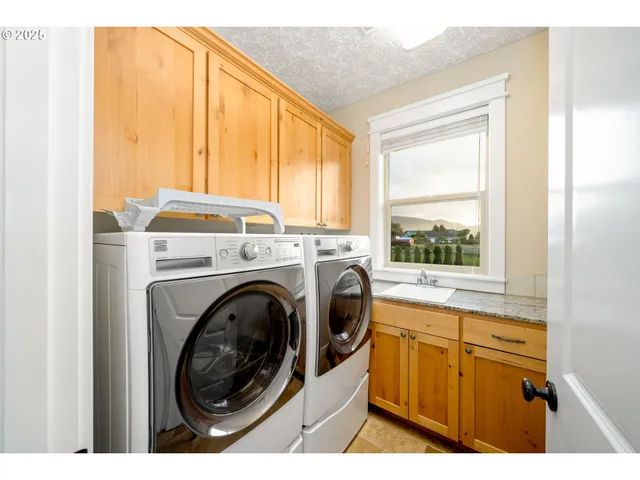 a view of a storage & utility room