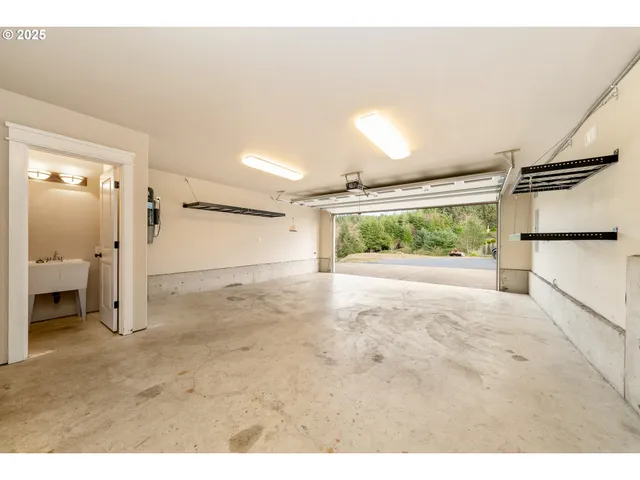 a view of outdoor space yard and porch