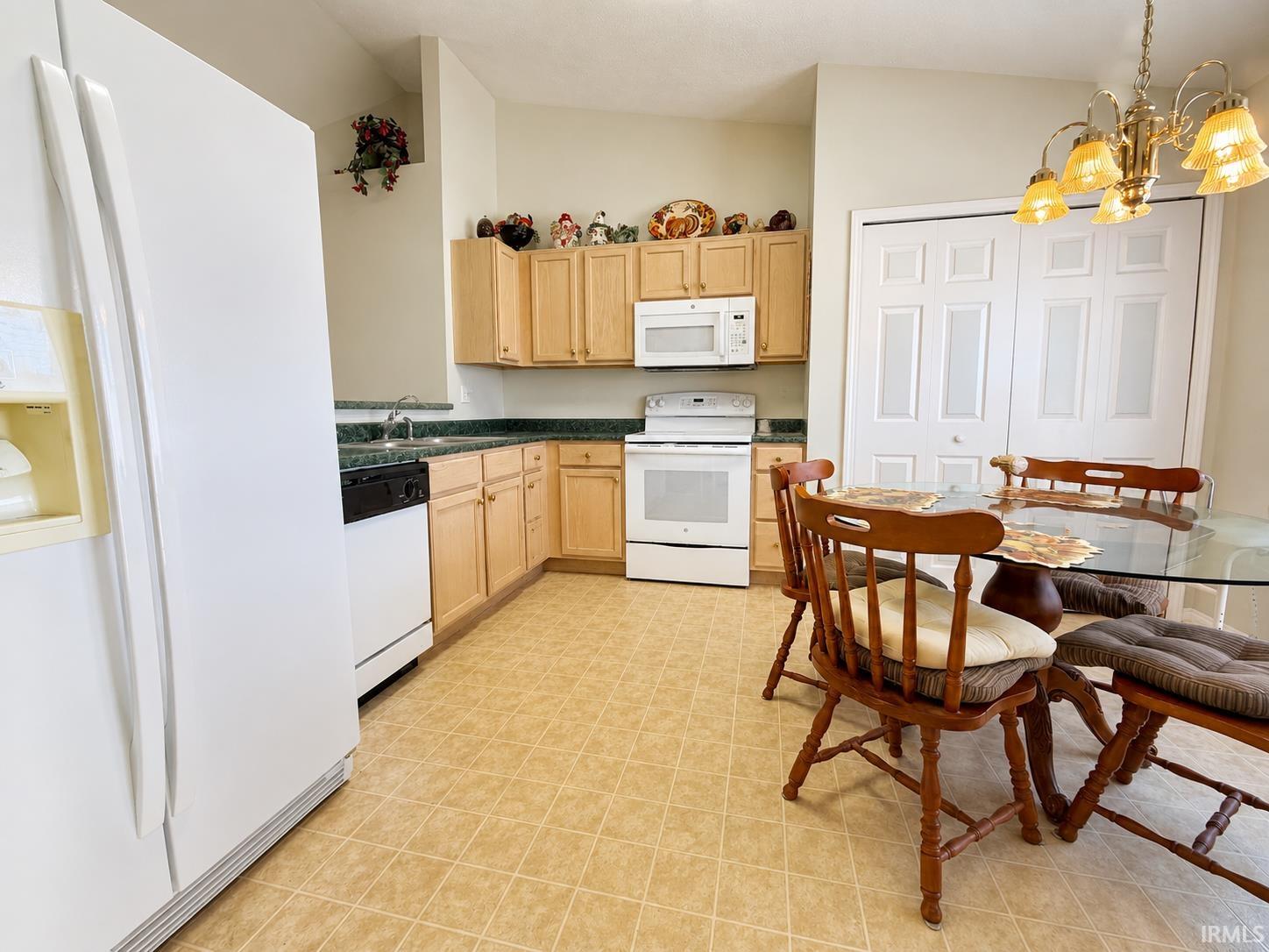 2020 Seasons Ridge Boulevard Evansville, IN 47715 - Photo 2 of 13