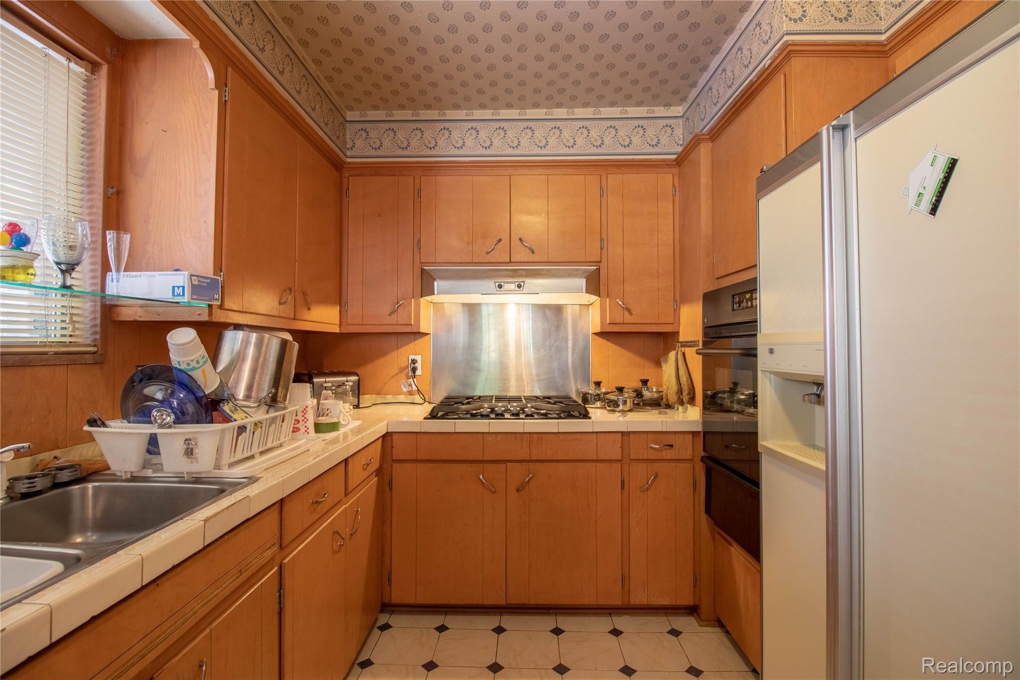 4262 Harvard Road Detroit, MI 48224 - Photo 8 of 19 10.Kitchen