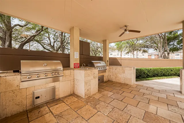 a view of a garden with many houses