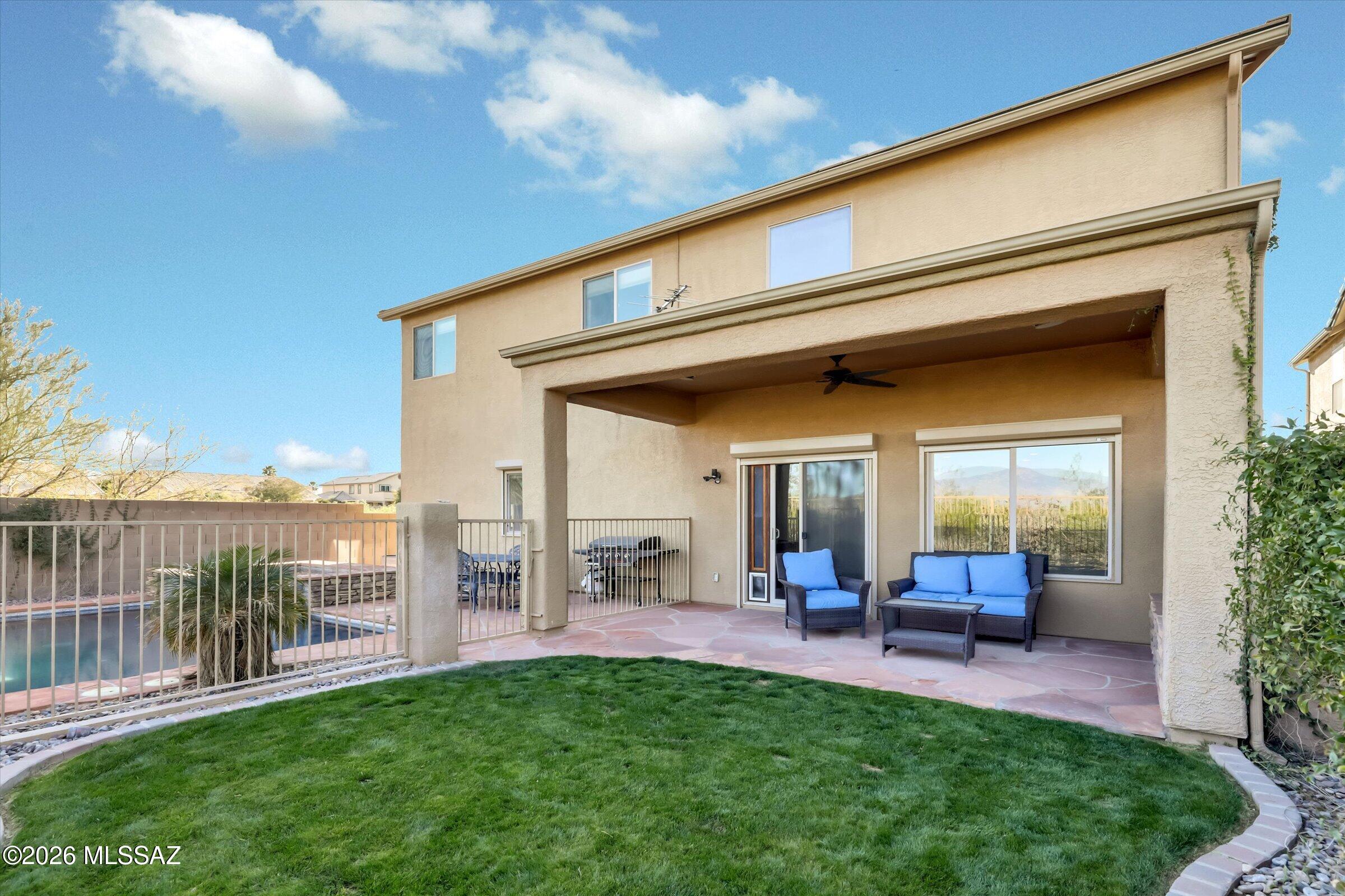 6095 South Jakemp Trail Tucson, AZ 85747 - Photo 44 of 52 a view of living room with furniture and garden