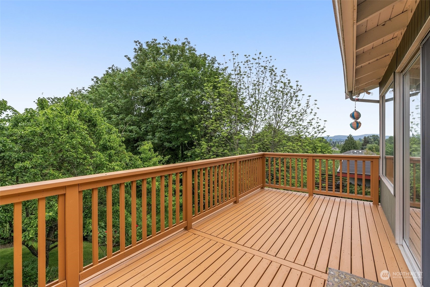 2520 South Raymond Street Seattle, WA 98108 - Photo 12 of 39 a view of balcony with wooden floor and fence