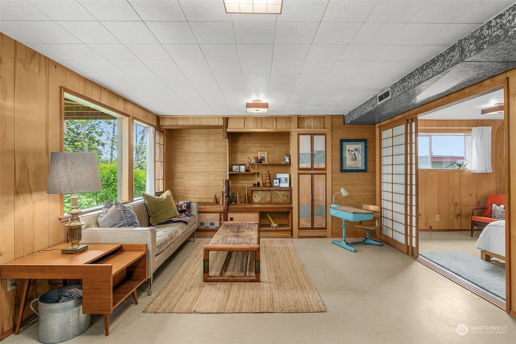 2520 South Raymond Street Seattle, WA 98108 - Photo 21 of 39 a living room with furniture and large windows