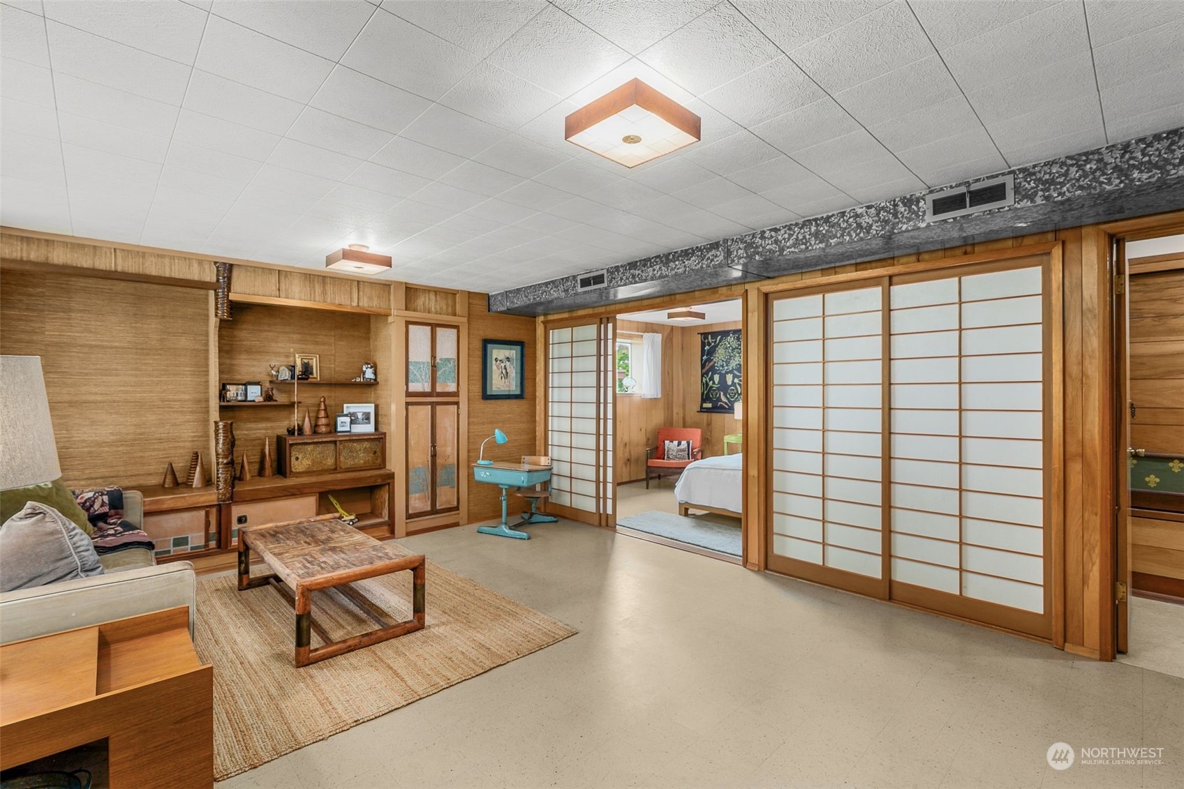 2520 South Raymond Street Seattle, WA 98108 - Photo 22 of 39 a living room with furniture