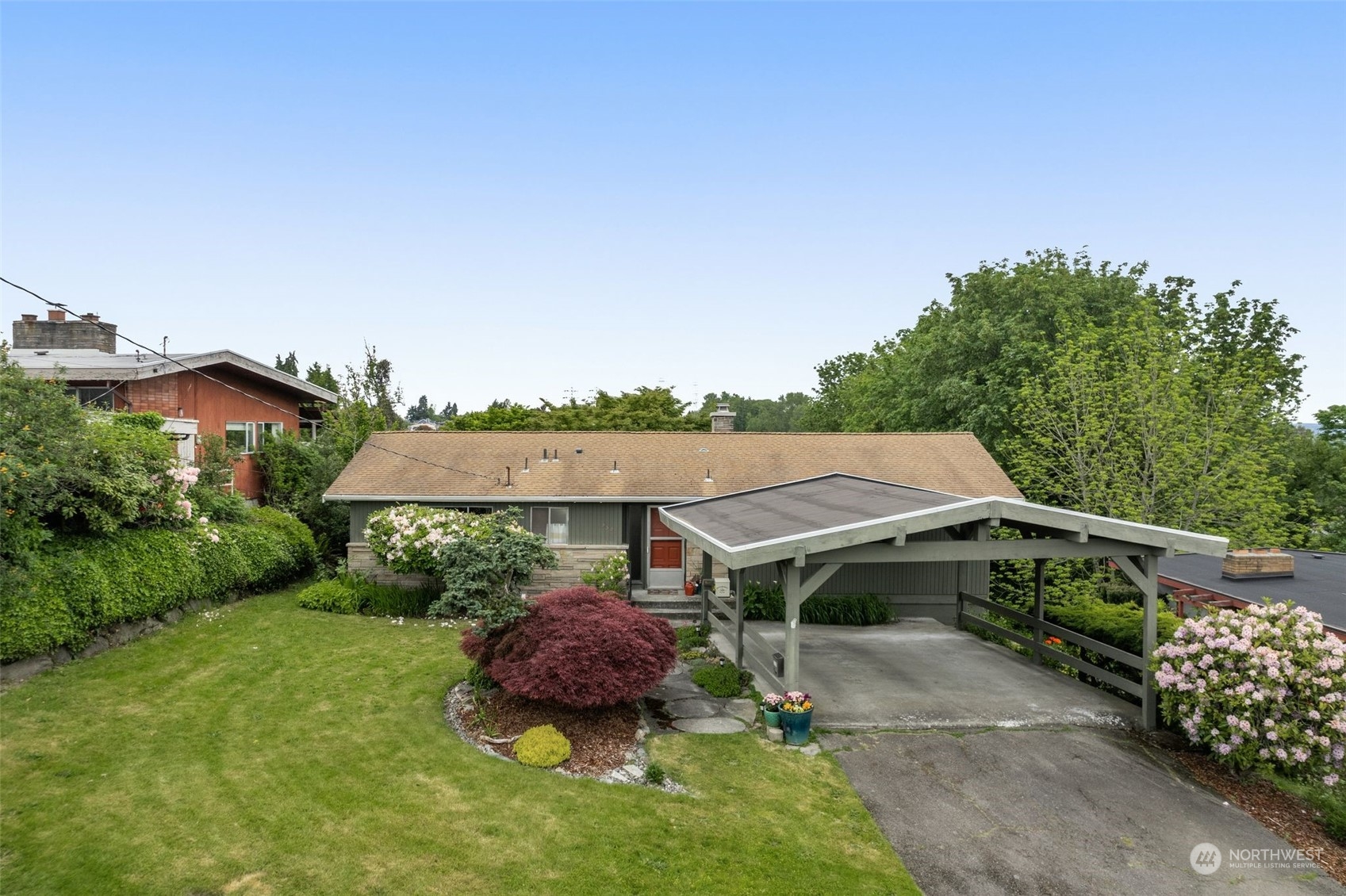 2520 South Raymond Street Seattle, WA 98108 - Photo 29 of 39 an aerial view of a house with swimming pool and garden