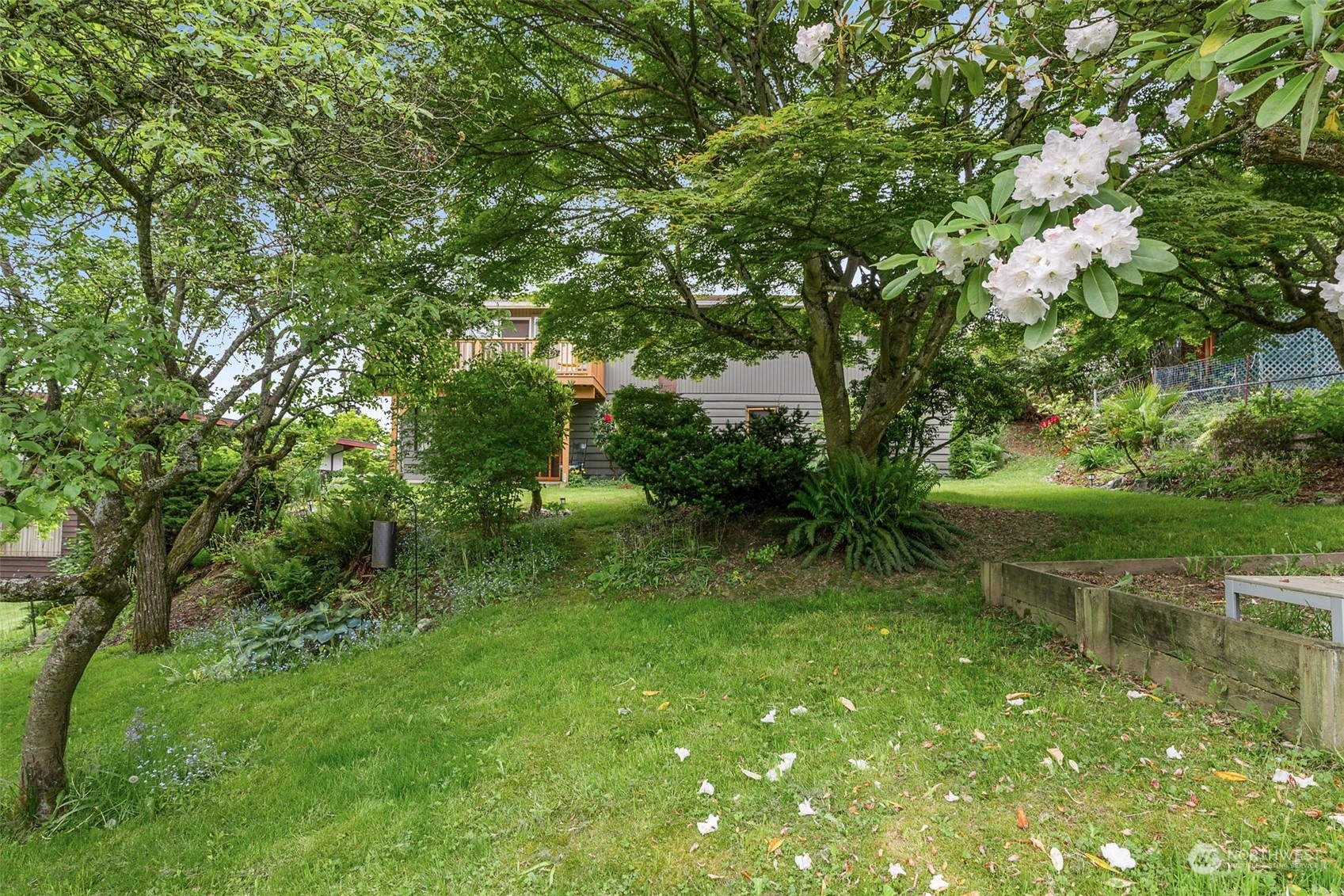 2520 South Raymond Street Seattle, WA 98108 - Photo 33 of 39 a view of a garden from a lake