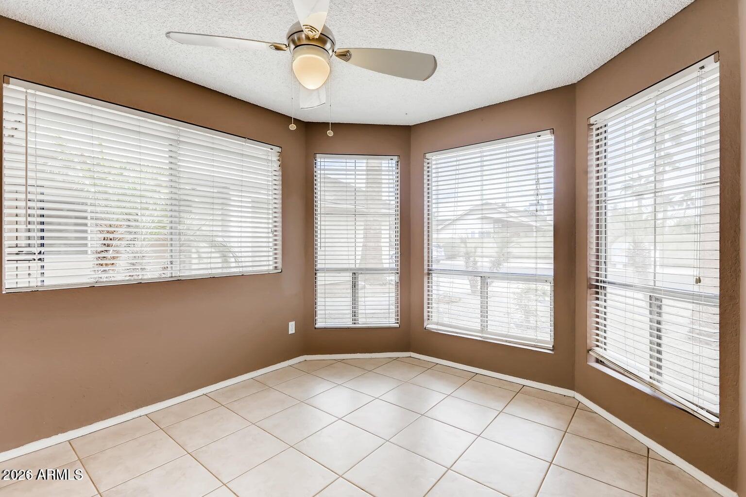15652 North 38th Place Phoenix, AZ 85032 - Photo 11 of 22 11