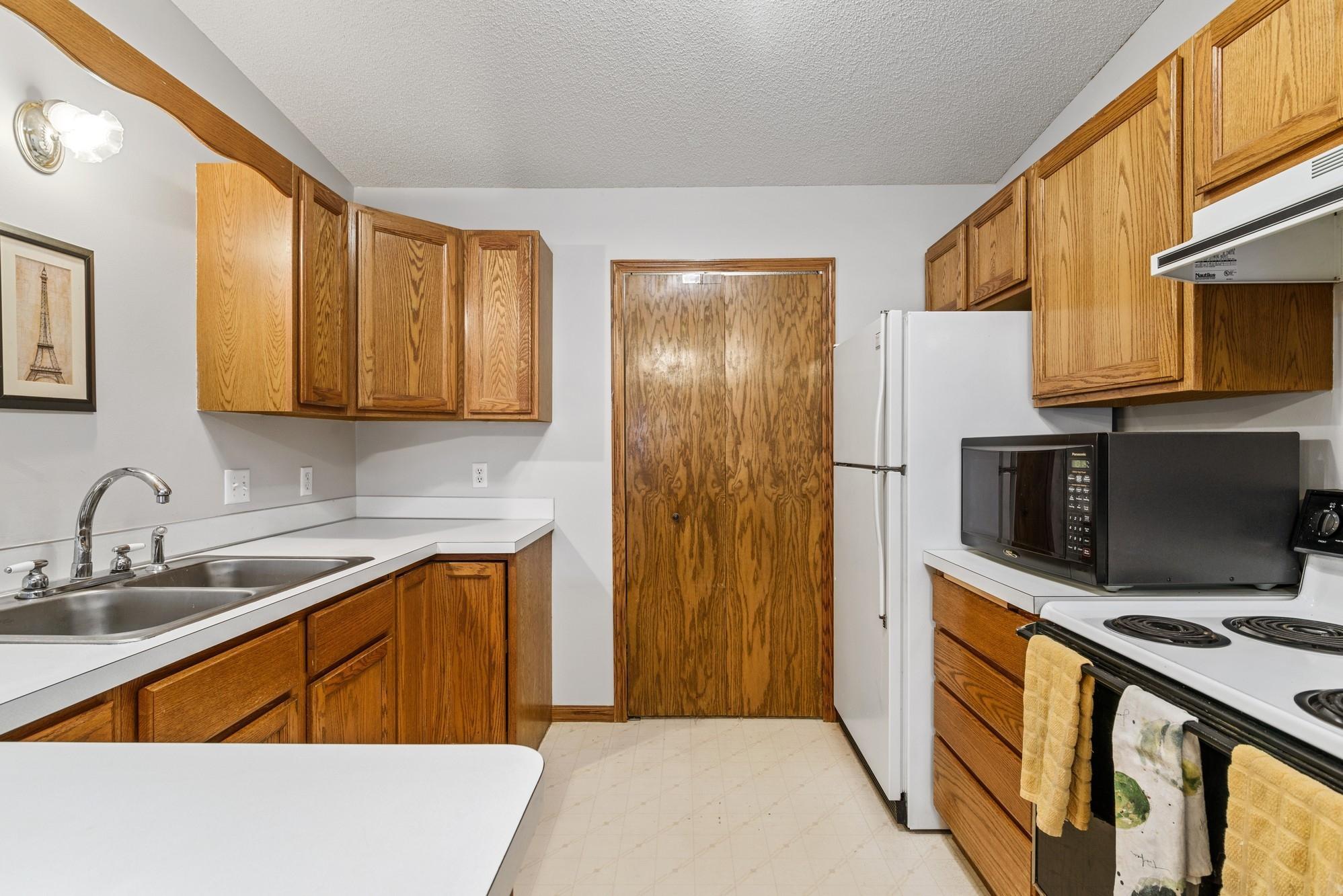120 Ruth Street North, Unit 4 St. Paul, MN 55119 - Photo 9 of 20 Gallery Image 9