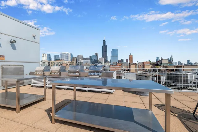 $3,500 | 933 West Van Buren Street, Unit 404, Chicago, IL 60607